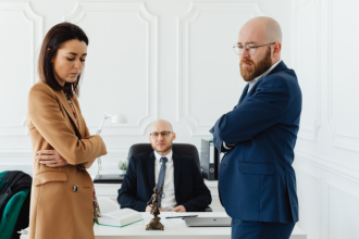 Hebron Costa Cruz de Oliveira reforça que a escuta ativa e o olhar humano são diferenciais indispensáveis na advocacia moderna.