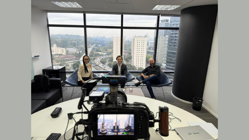 Ian dos Anjos Cunha reflete sobre como a vida moderna entre telas influencia hábitos, bem-estar e longevidade.