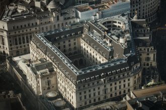 Vista aérea do edifício histórico do Banco da Inglaterra, em Londres.